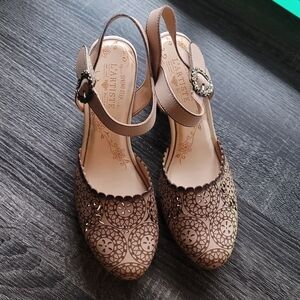 L'Artiste by Spring Step Elioota Pumps